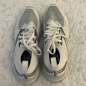 New! Levitate 6 Stealthfit Running Shoe